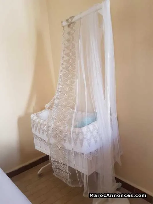 Berceau bébé avec support moustiquaire brodé - فاس