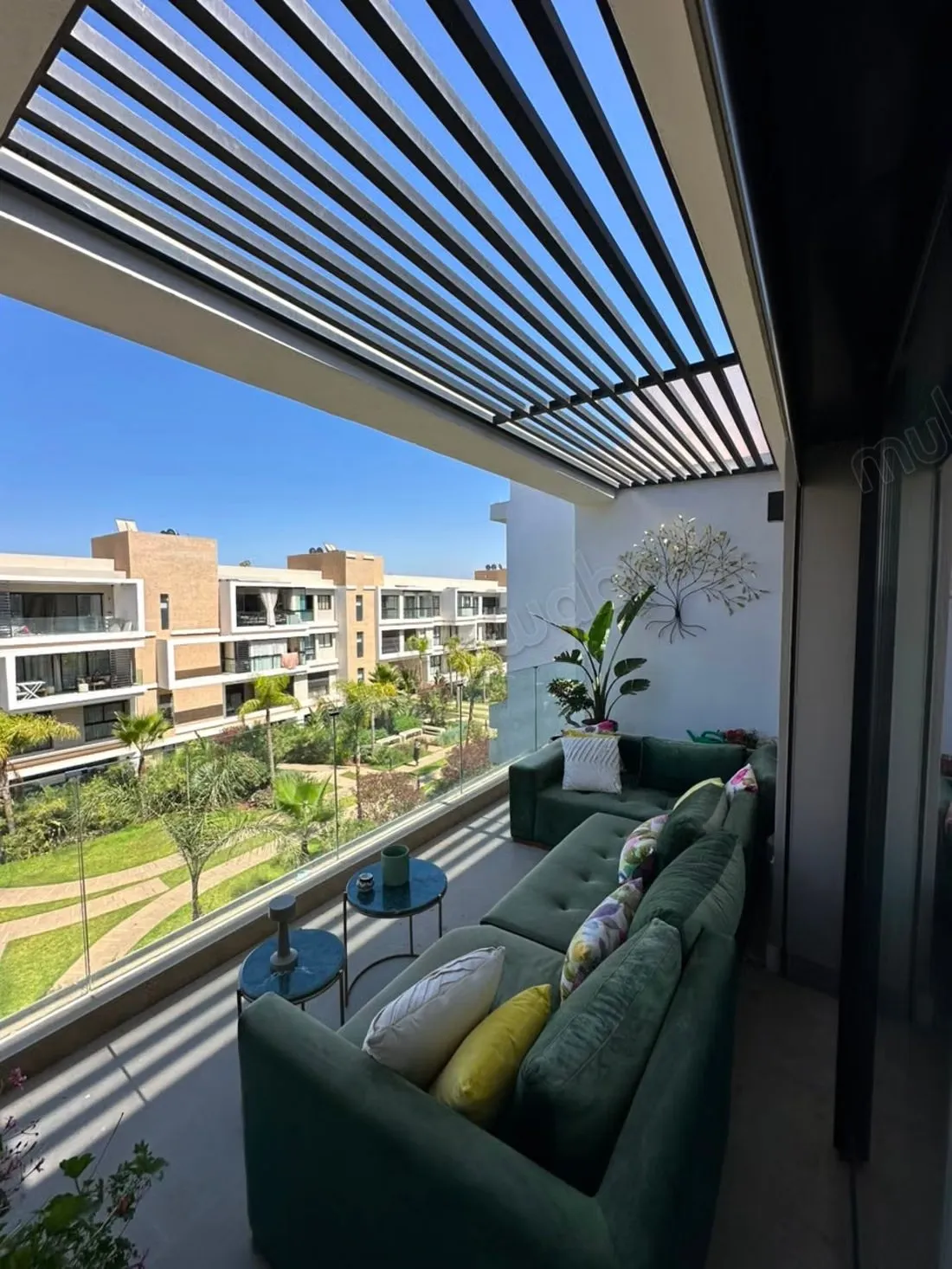 Appartement traversant à vendre - El Menzeh