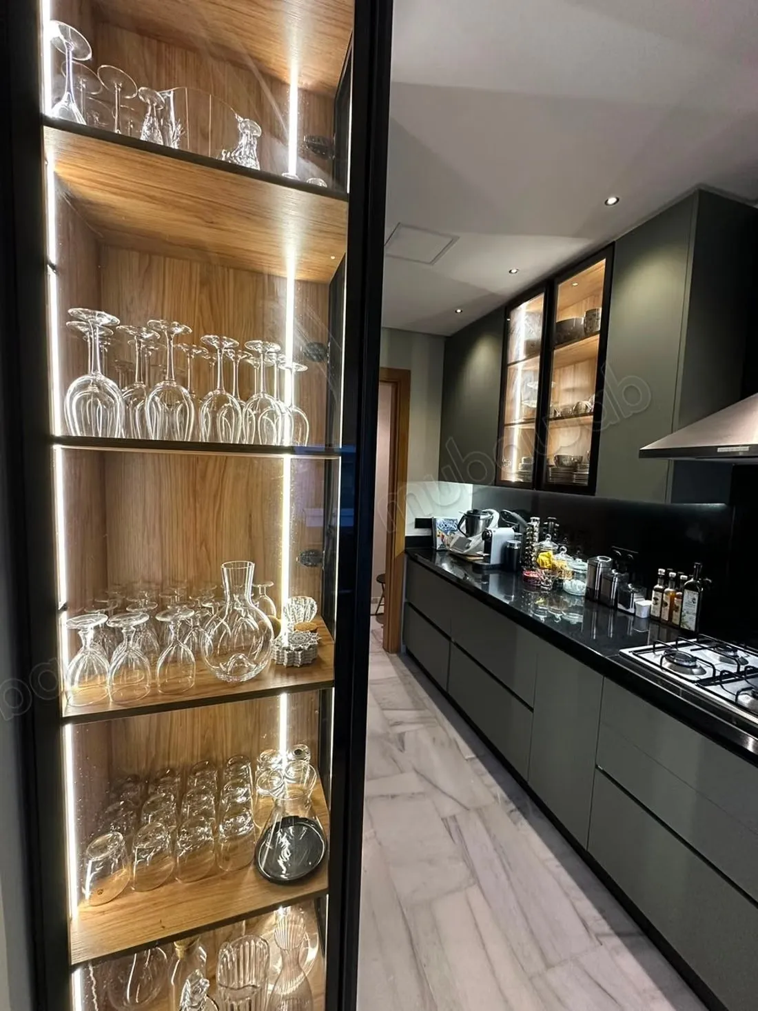 Appartement traversant à vendre - El Menzeh (3)