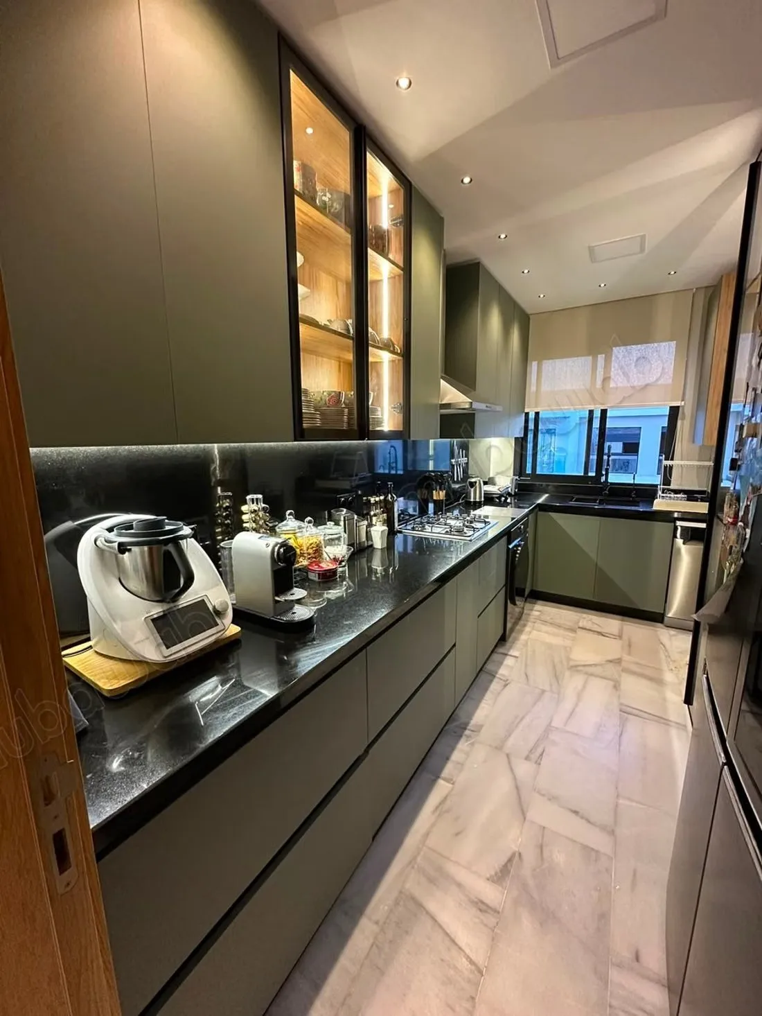 Appartement traversant à vendre - El Menzeh (2)