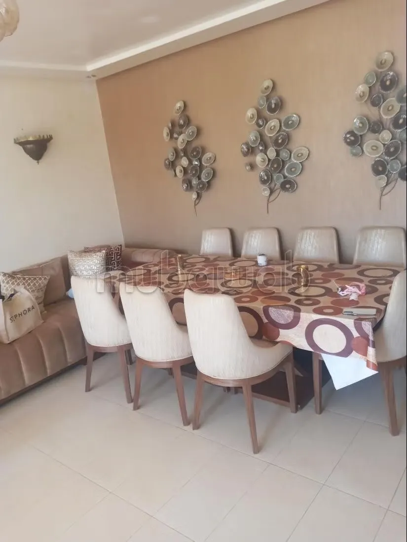 A vendre un joli appartement meublé avec piscine - المنصورية (3)