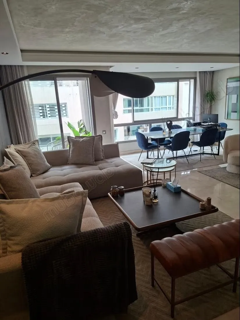 A vendre un joli appartement avec terrasse et 4 chambres - الدار البيضاء