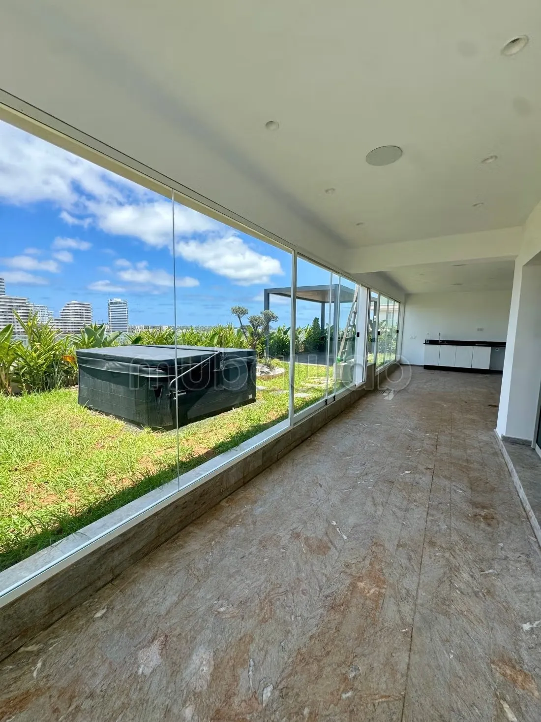 À Vendre – Penthouse Duplex d’Exception au CFC - الدار البيضاء (2)