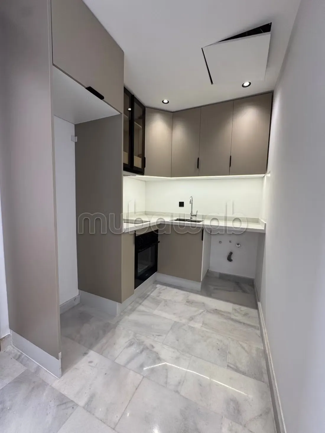 Vend appartement à Maârif. 1 Pièce. Salon typique marocain... - الدار البيضاء (2)