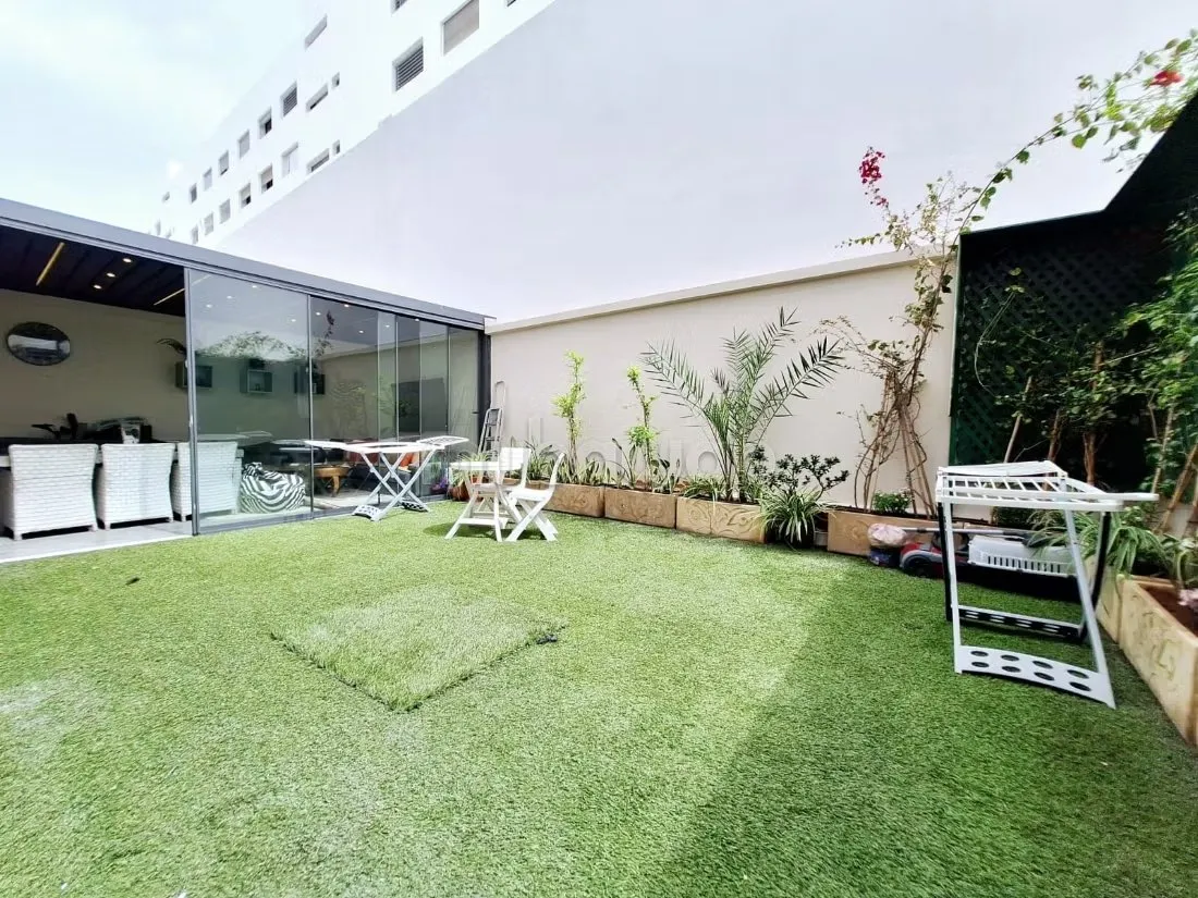 Vente bel appartement rénové avec grande Terrasse - الدار البيضاء