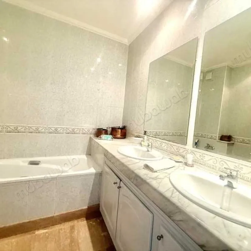 Appartement à Vendre de 216.0 m² à Casablanca, Racine - الدار البيضاء (3)