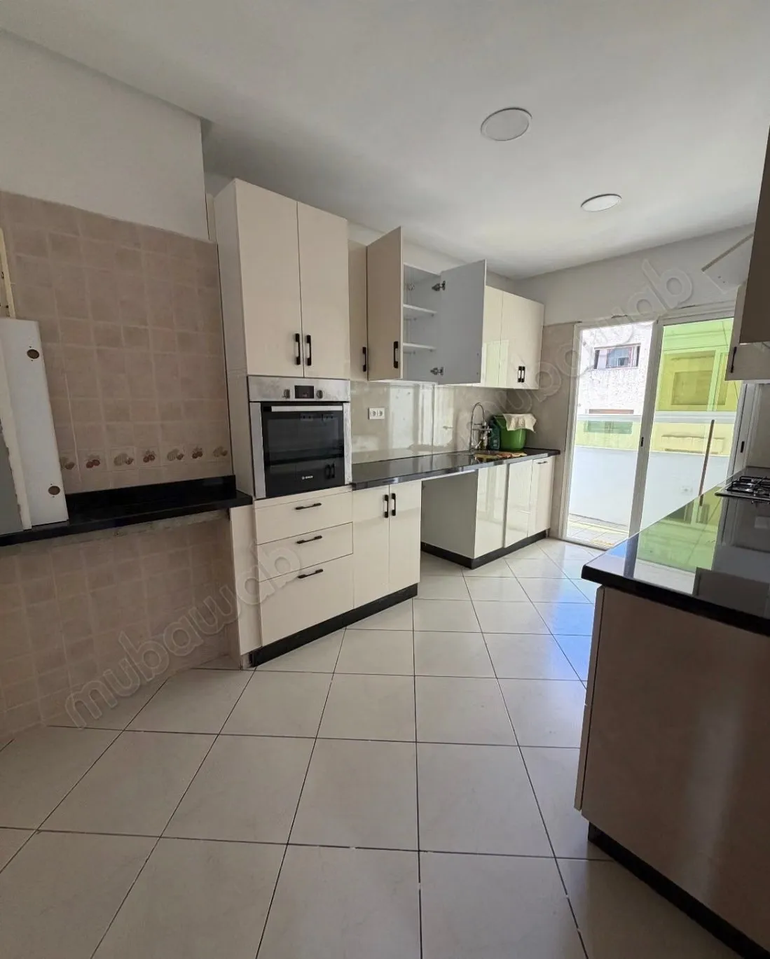 Bel appartement en location à Agdal. 
Surface de 140 m². 
Po... - الرباط