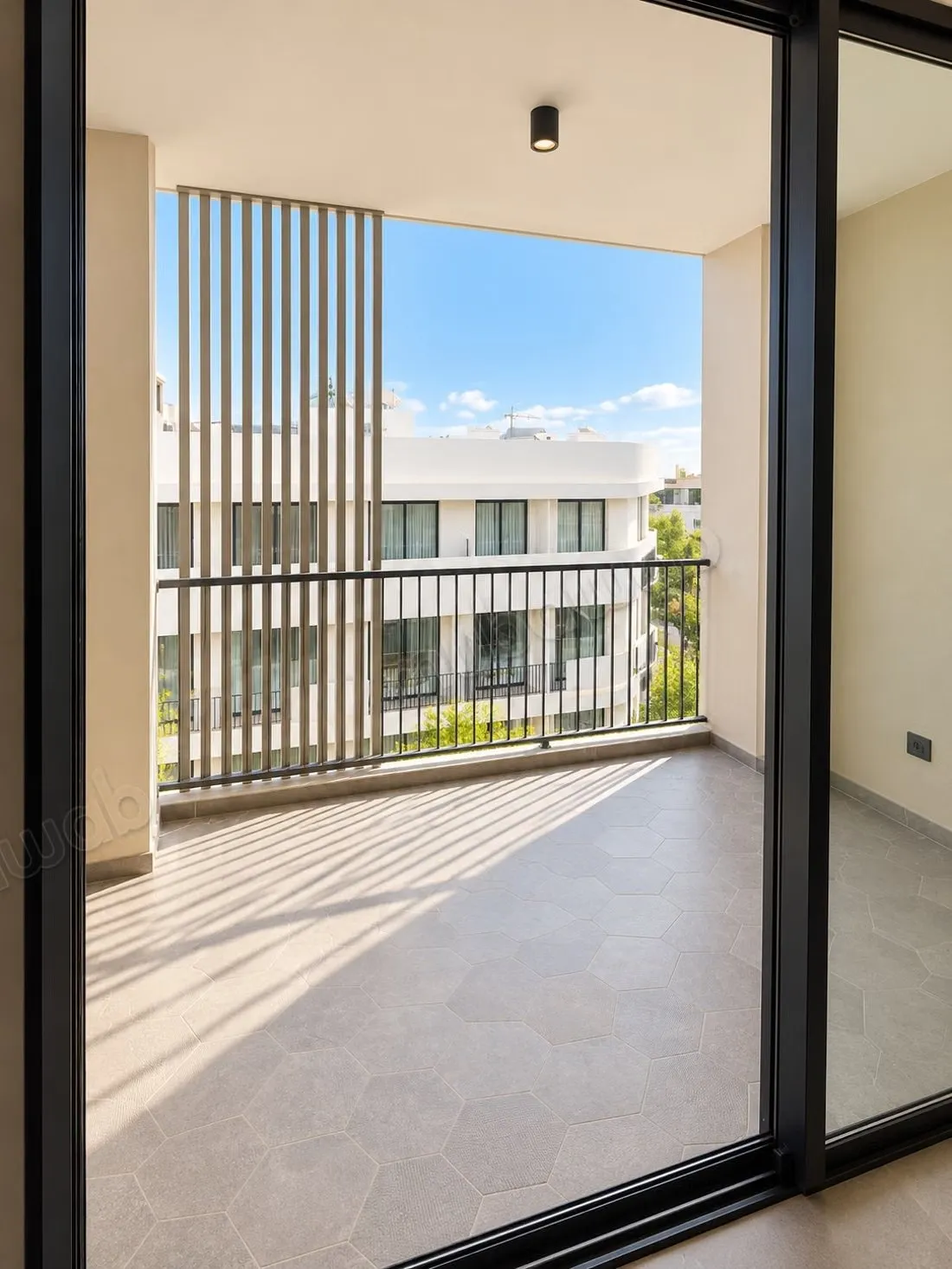 Studio neuf avec terrasse Face CAFC/CFC - الدار البيضاء