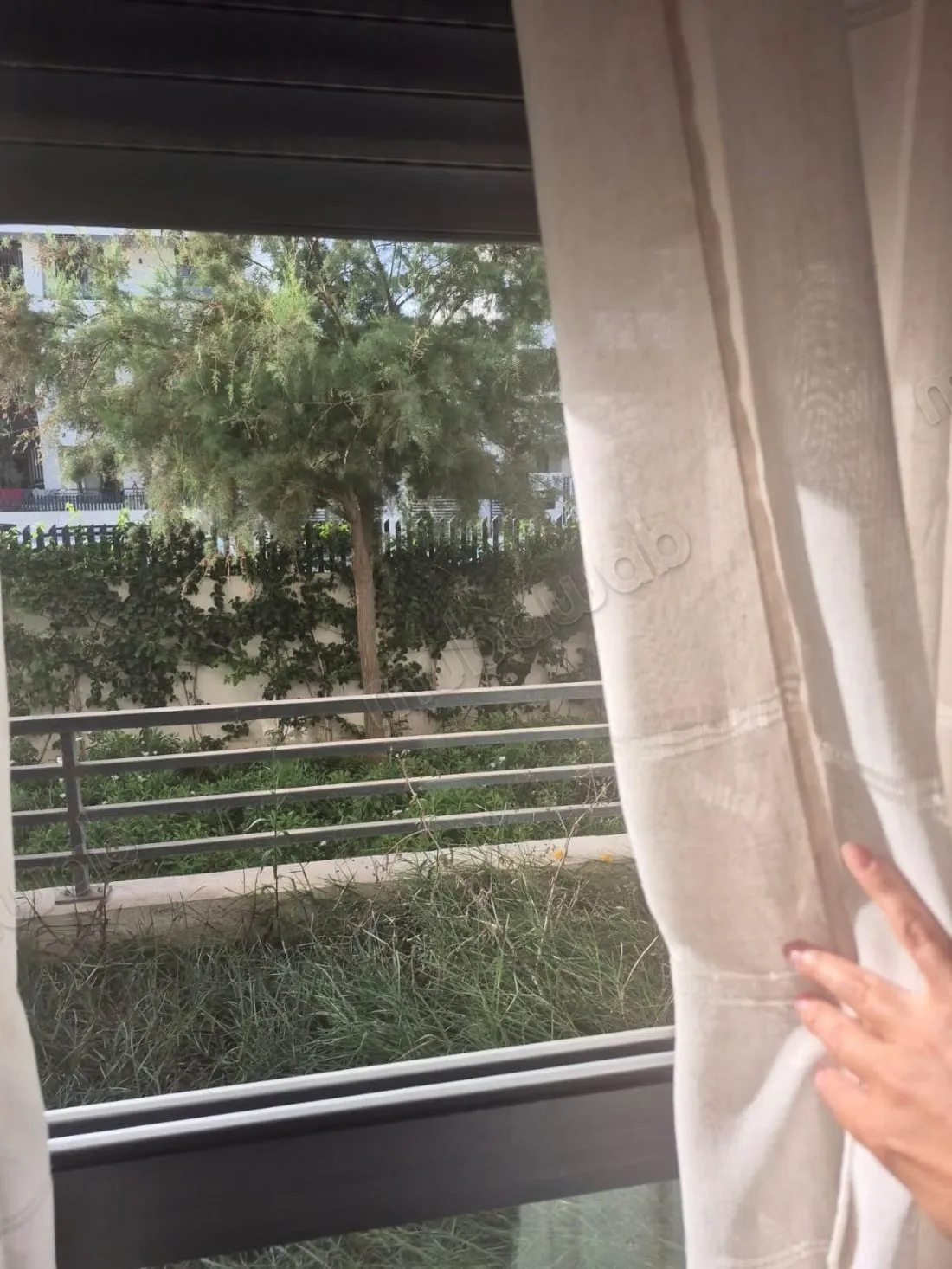 Joli RDJ à louer dans une résidence avec jardins et piscine - الدار البيضاء (2)