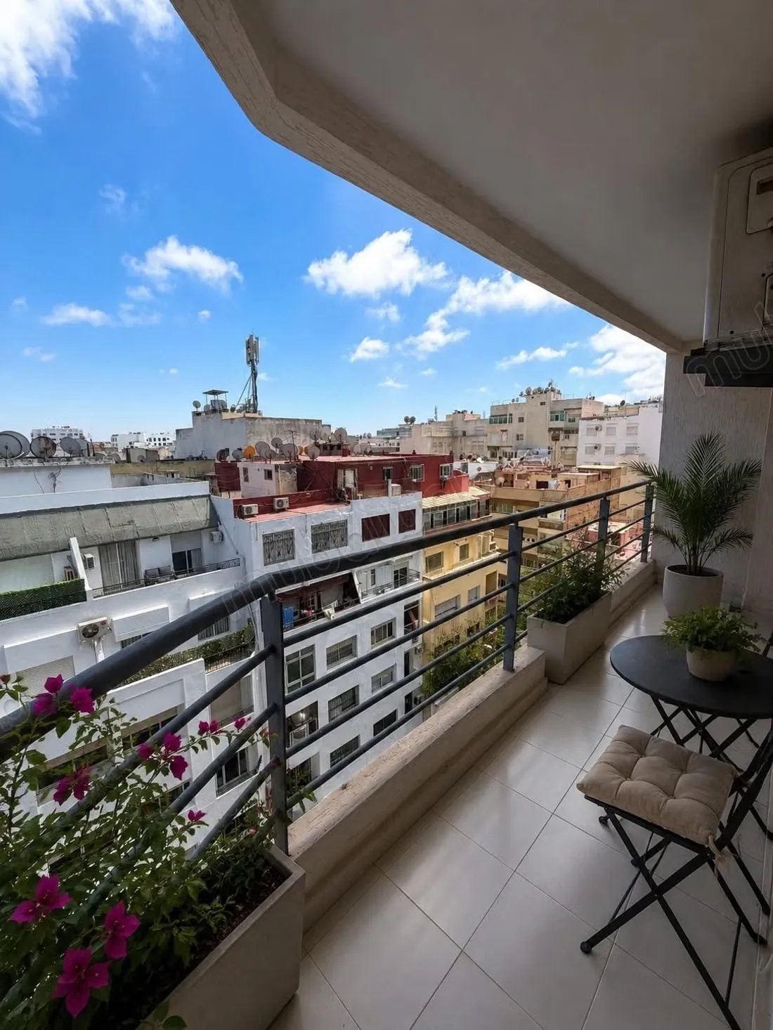 À louer appartement vide étage élevé 
qrt les princesses - الدار البيضاء
