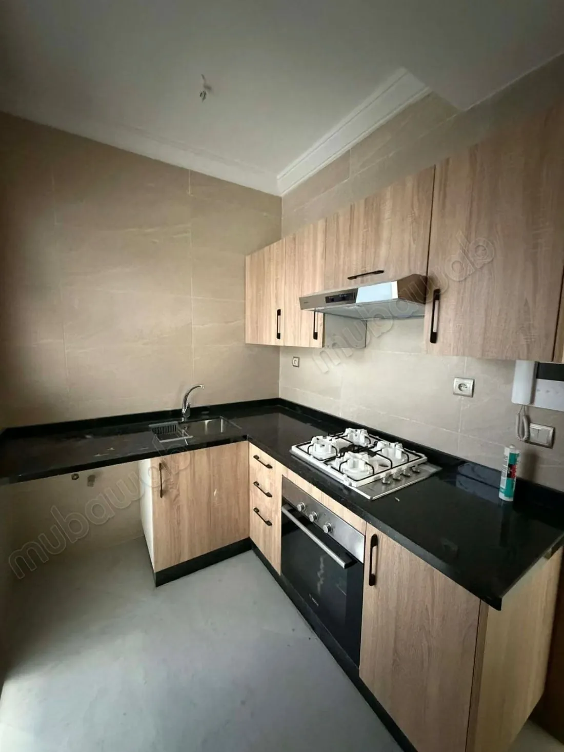 Appartement vide de deux chambres a louer - طنجة