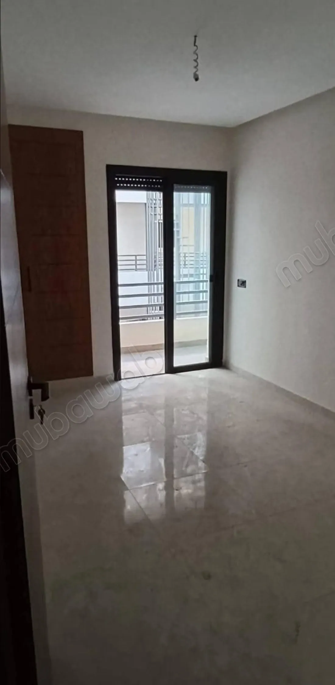 Appartement vide de deux chambres a louer - طنجة (3)
