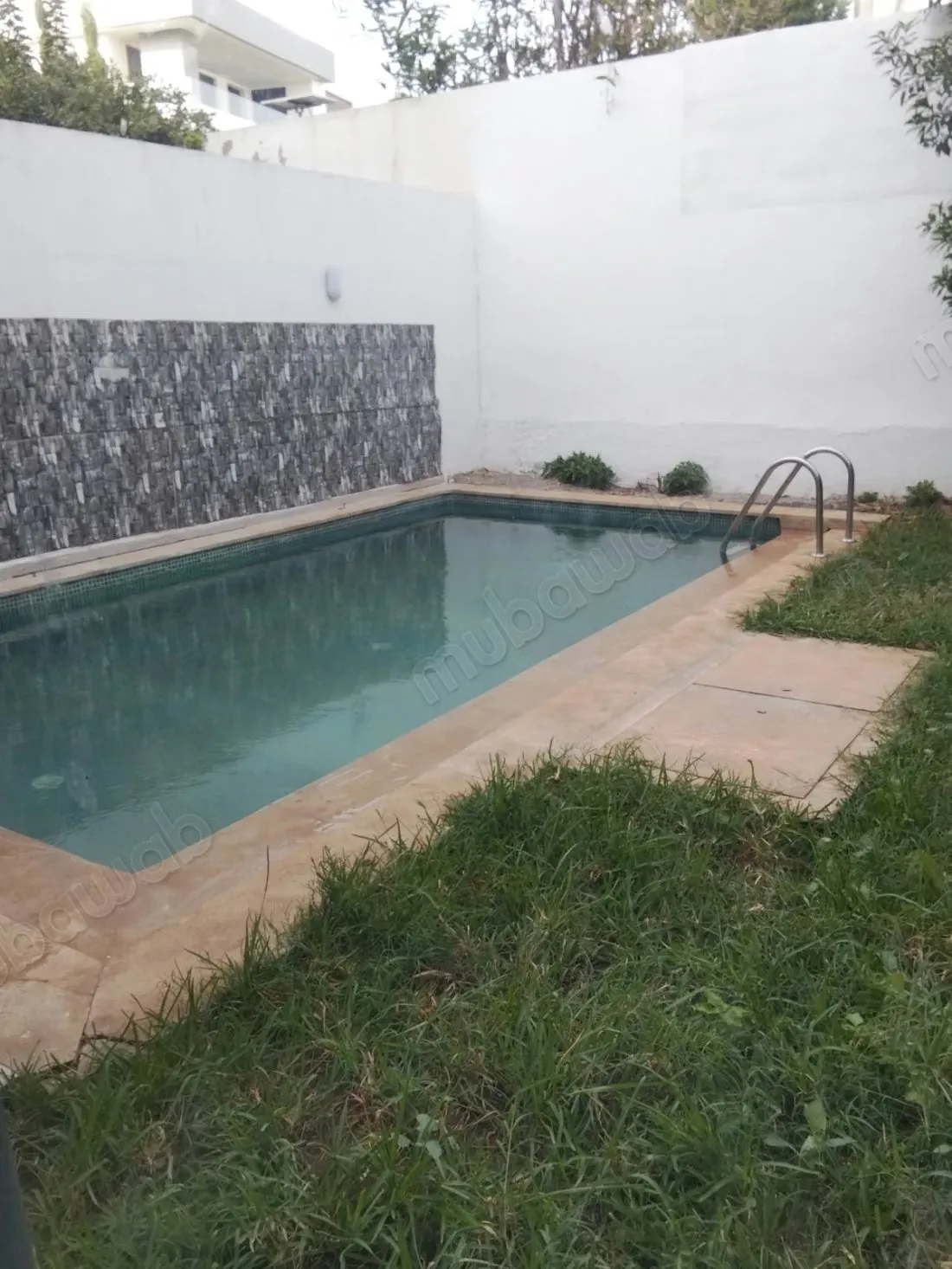 À louer appartement meublé avec piscine et jardin - دار بوعزة (2)