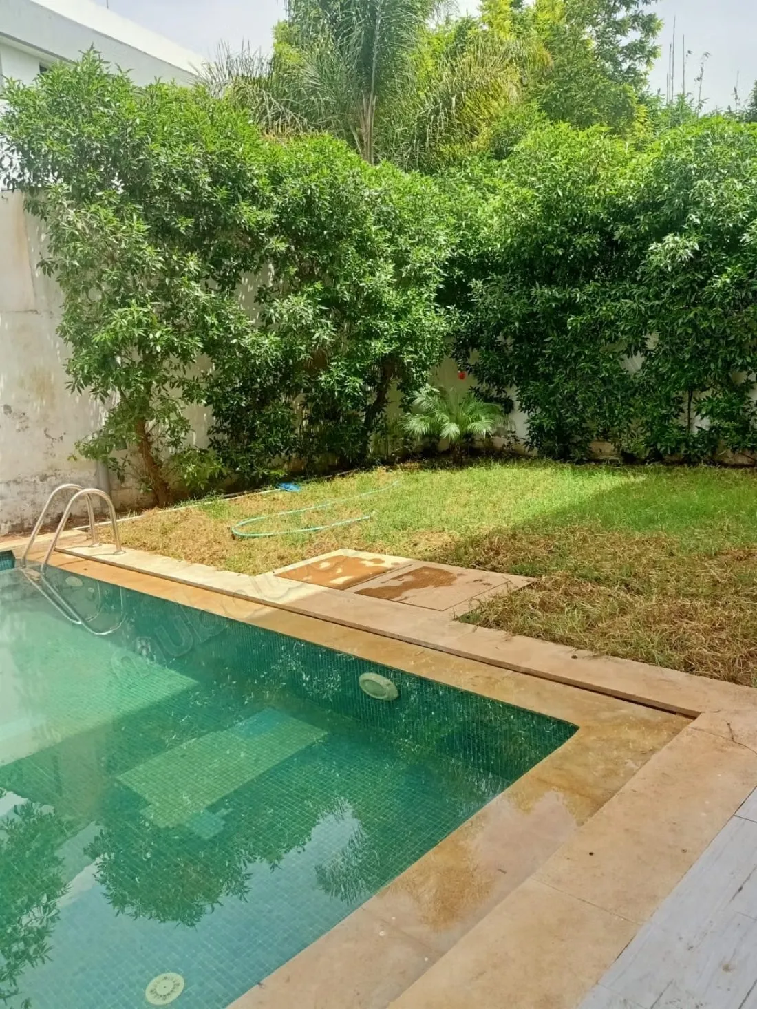 À louer appartement meublé avec piscine et jardin - دار بوعزة