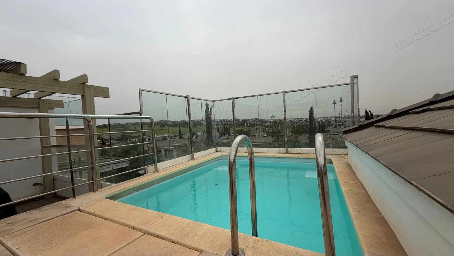 Appartement meublé de prestige avec solarium privatif - بوسكورة
