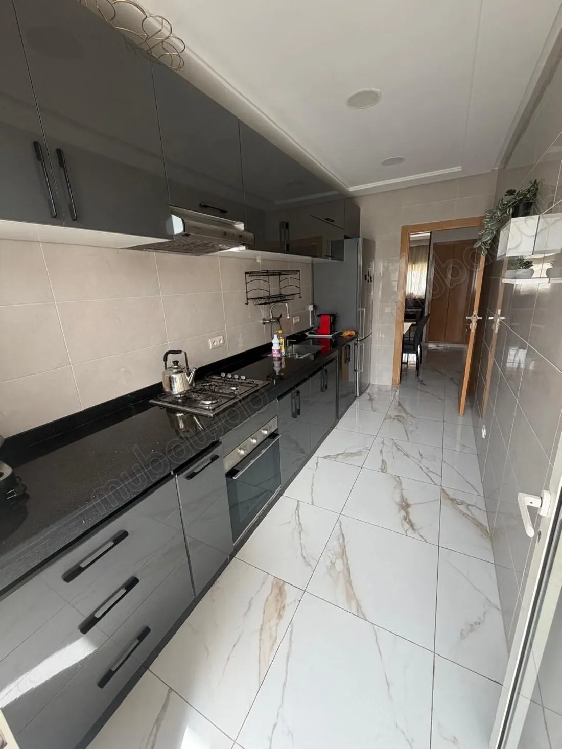 Louez cet appartement à Harhoura. 3 pièces confortables. Meu... - هرهورة (2)