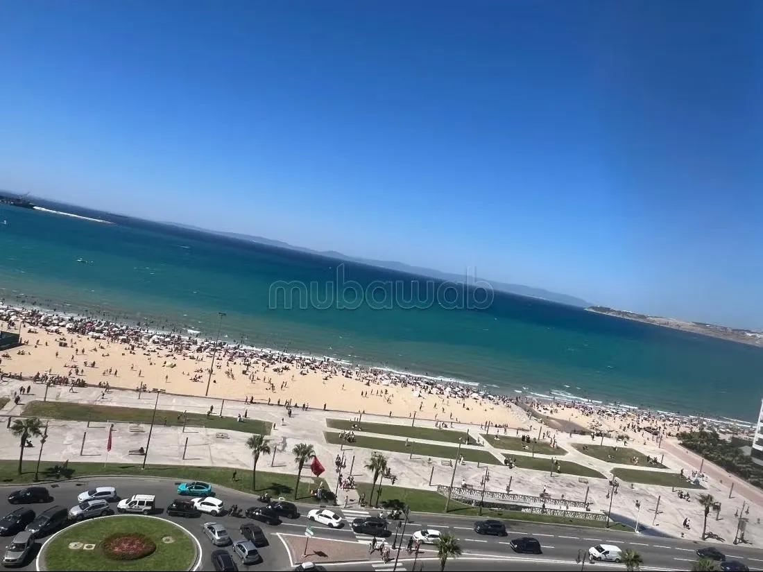 Plage juste en face - طنجة