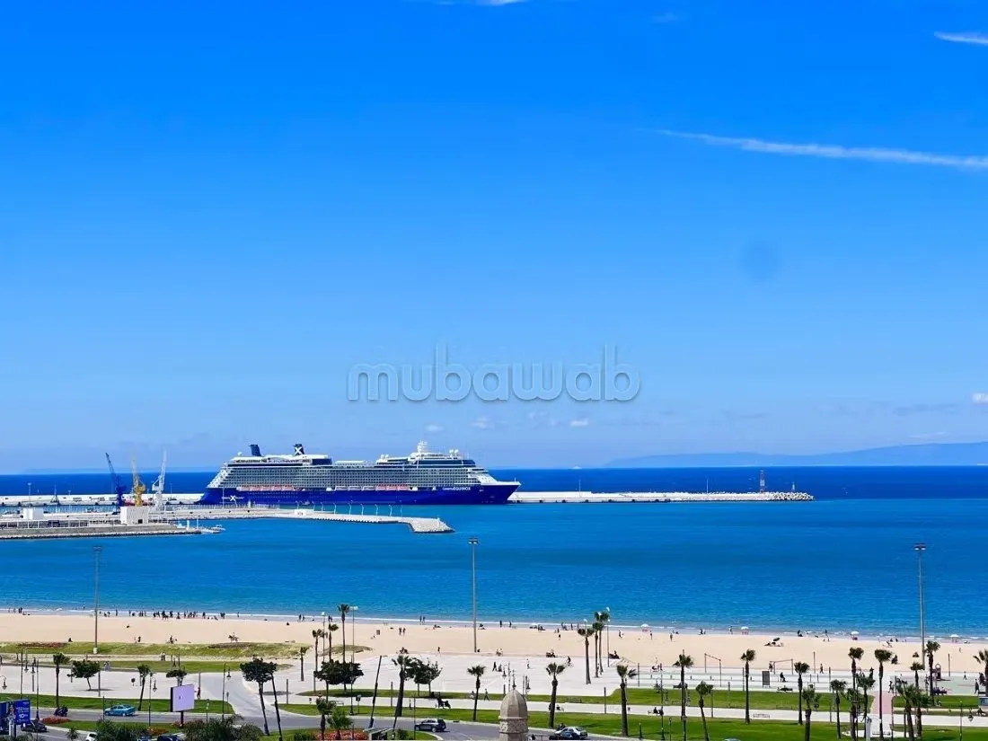 Vue mer moderne en plein centre ville - طنجة