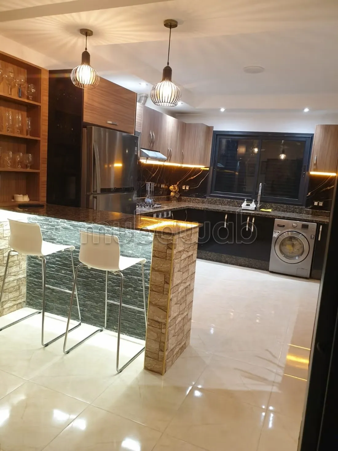 Location saisonnière à Branes 1. Surface de 100 m². Salon tr... - طنجة (3)