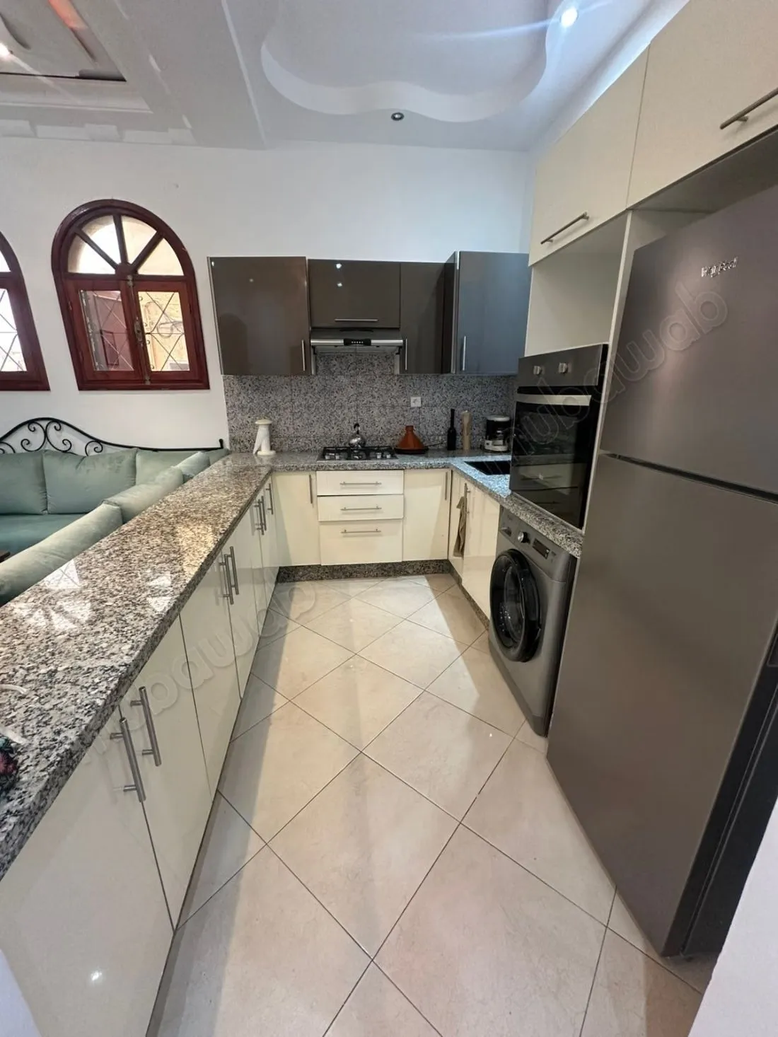 Location saisonnière à Bab Enzh. Surface de 56 m². Porte bli... - الصويرة (3)