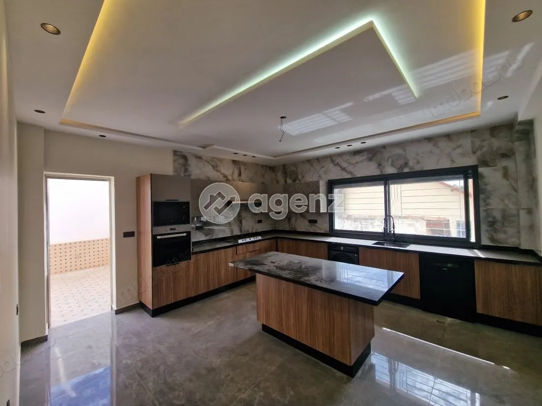 Appartement à vendre 210 m², 3 chambres 
Nouvelle Ville Fès - فاس (3)