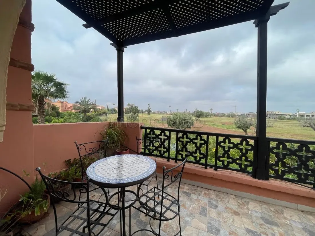 Superbe appartement avec grande terrasse vue golf - مراكش