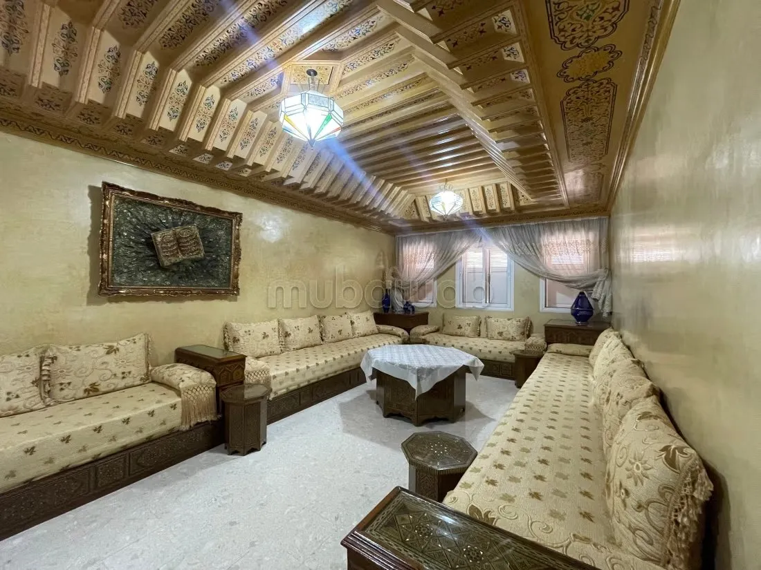 Appartement lumineux avec grande terrasse et parking titré - مراكش