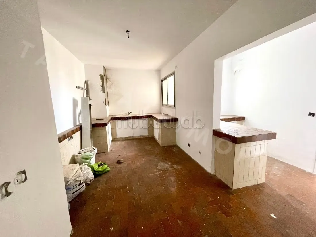 À vendre 4 chambres à rénover complètement 
9eme avec vue - الدار البيضاء (3)