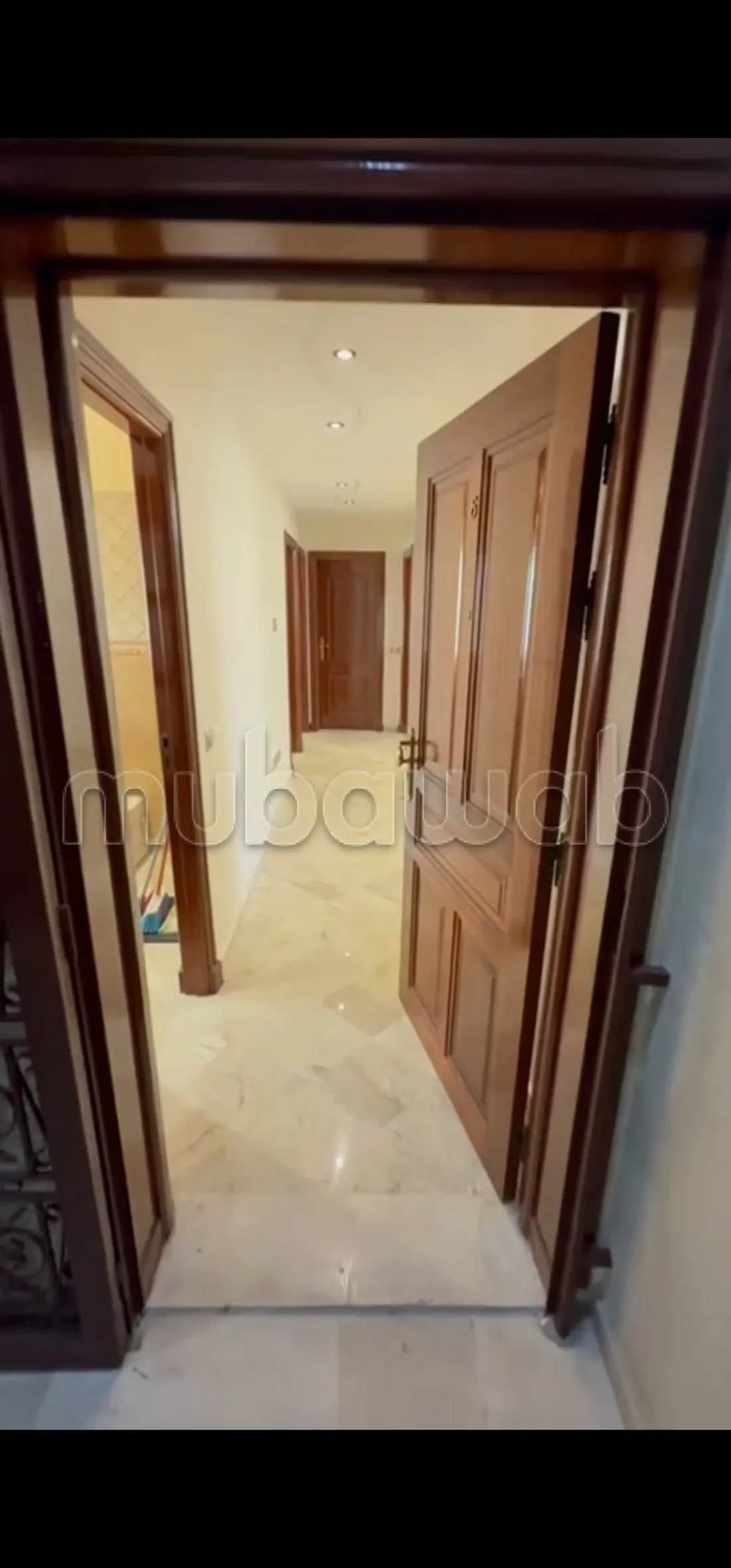Appartement à l'achat à Les Hôpitaux. 
Surface totale 99 m²... - الدار البيضاء (2)