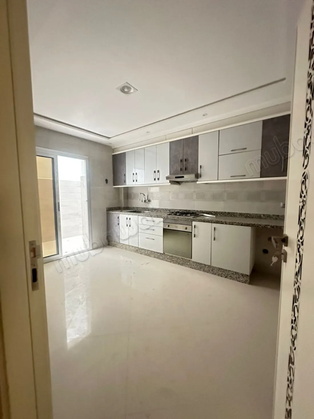 Appartement vide de deux chambres a louer - طنجة