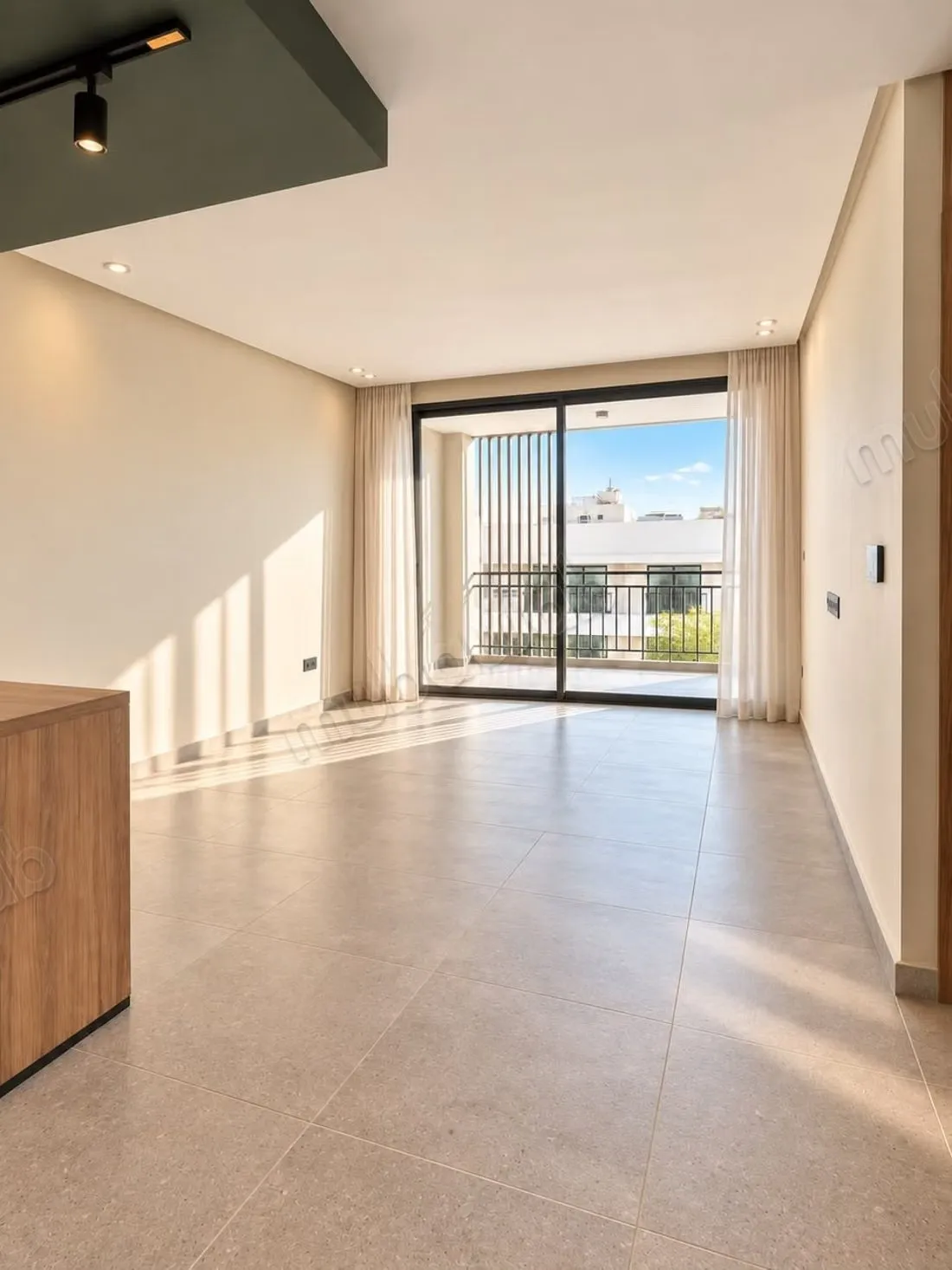 Ferme Bretonne Beau studio vide à la location - الدار البيضاء