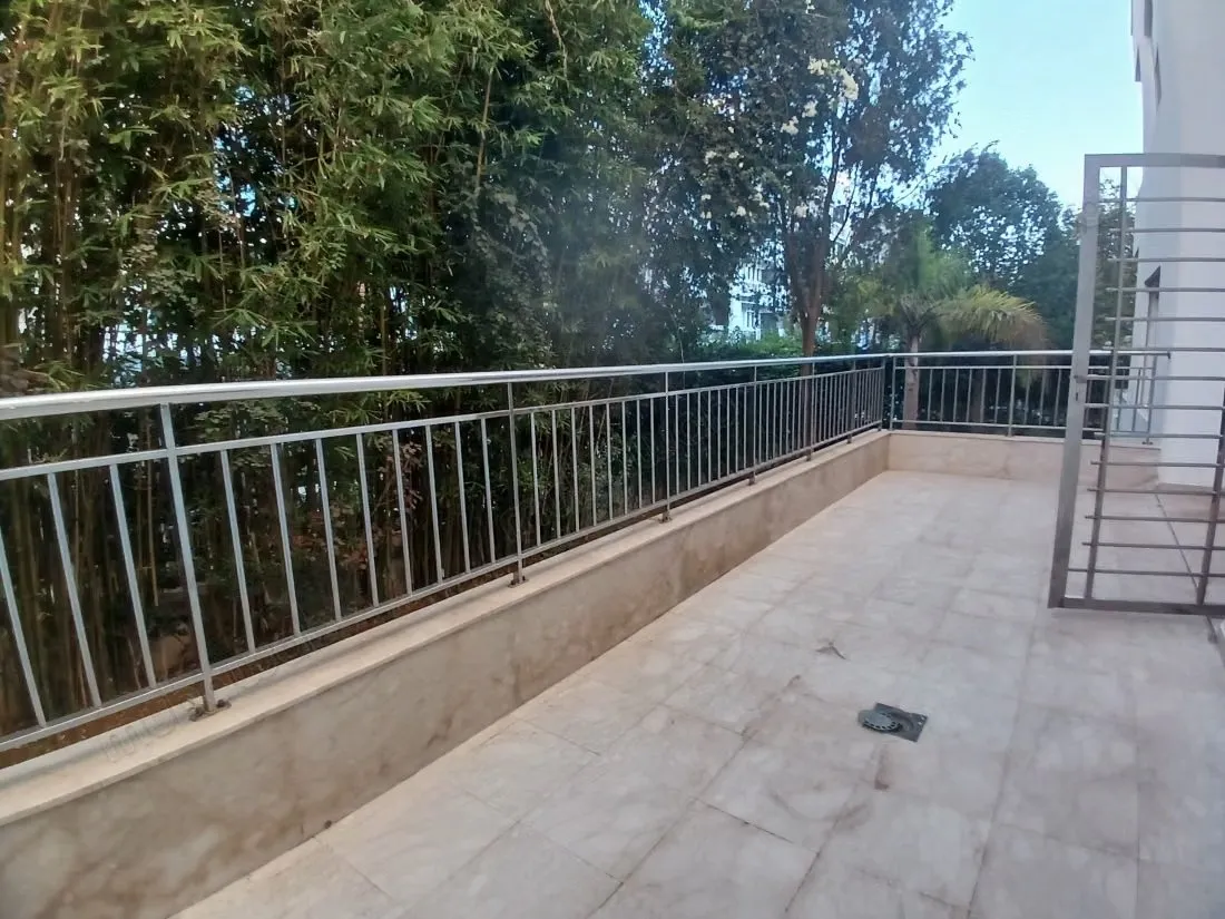 Appartement à louer à Riyad. 6 grandes pièces. Porte blindée... - الرباط