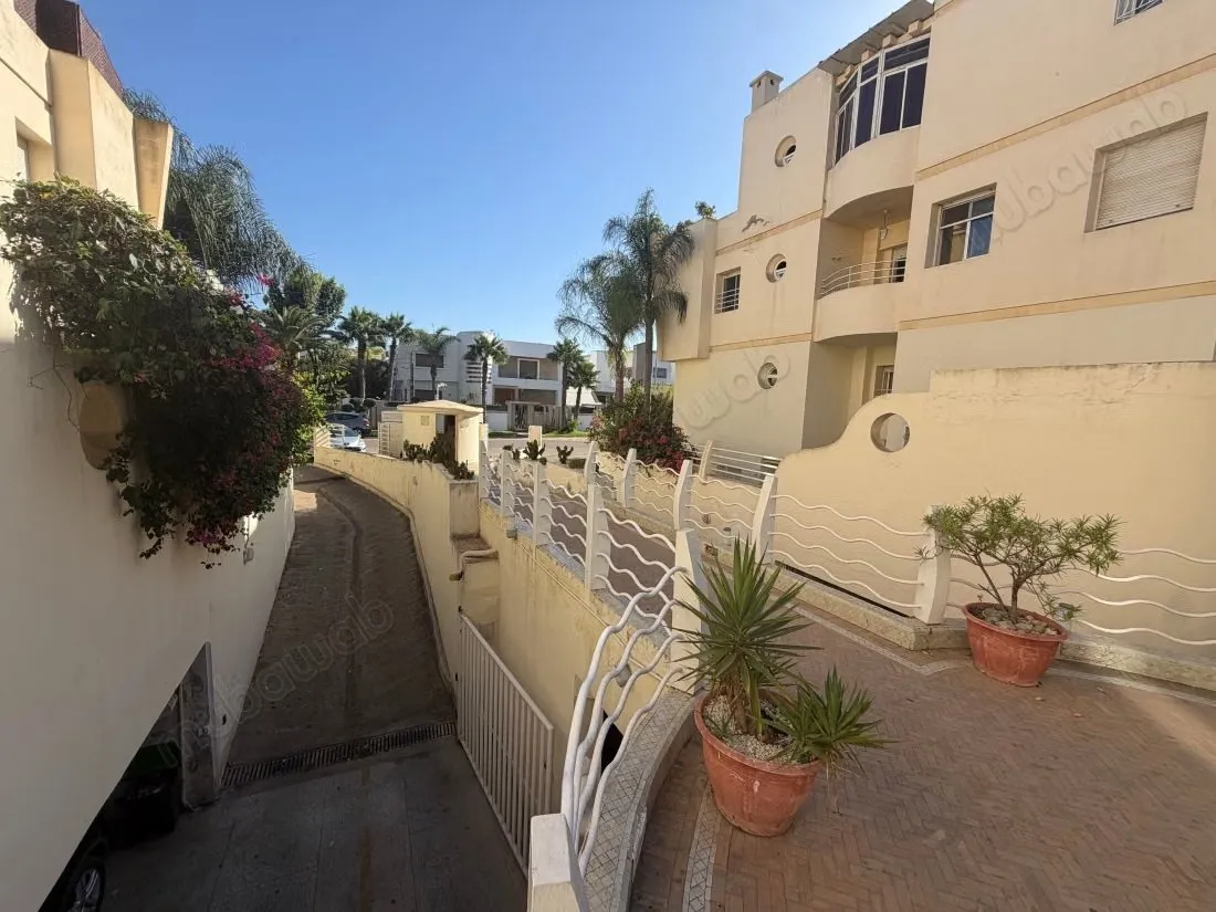 Louez cet appartement à Vermont. Surface de 137 m². Meublé - الدار البيضاء (3)
