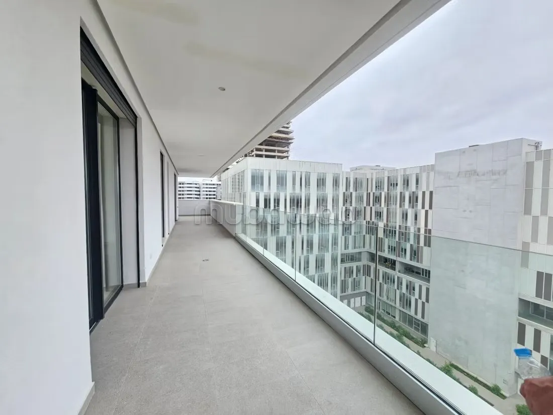 Appartement neuf spacieux avec grande terrasse - الدار البيضاء