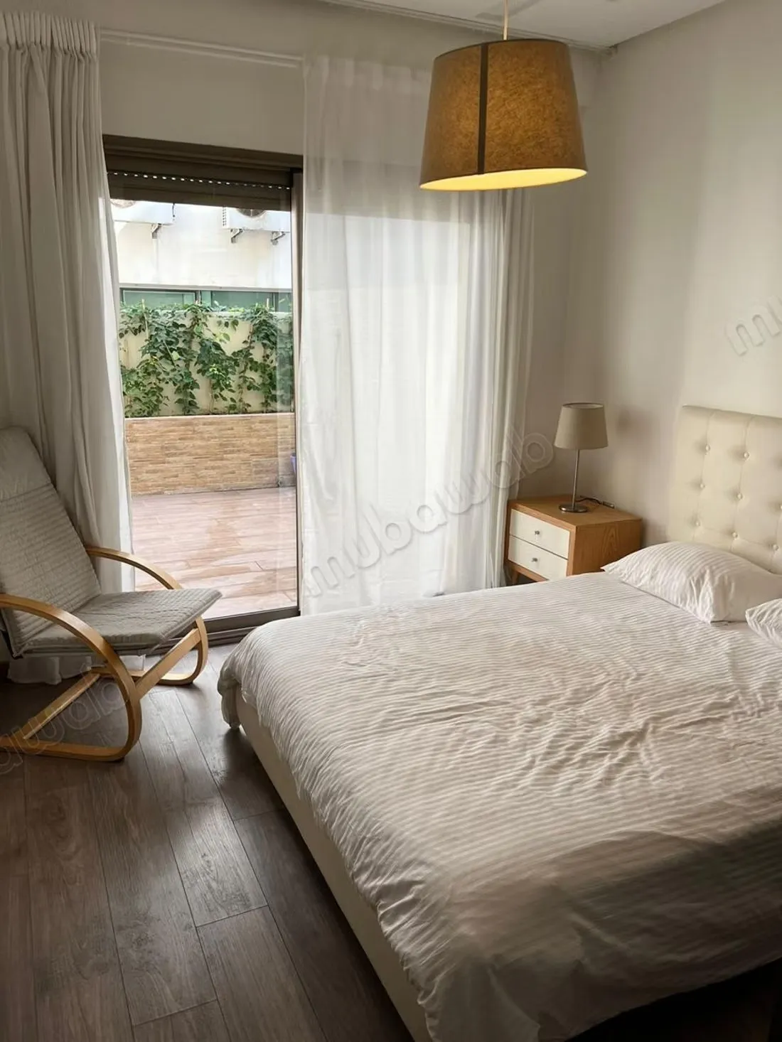 Location studio vide avec terrasse a racine - الدار البيضاء (3)