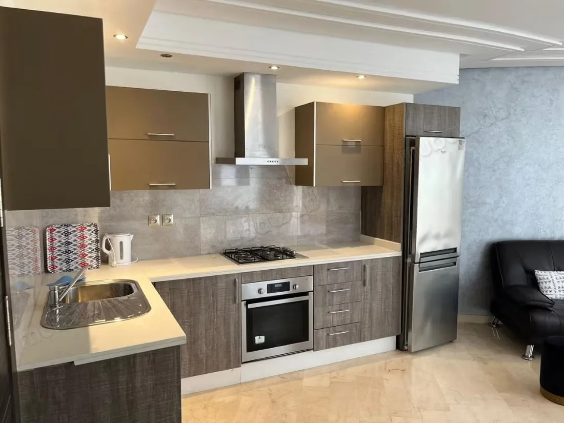 Location studio vide avec terrasse a racine - الدار البيضاء (2)
