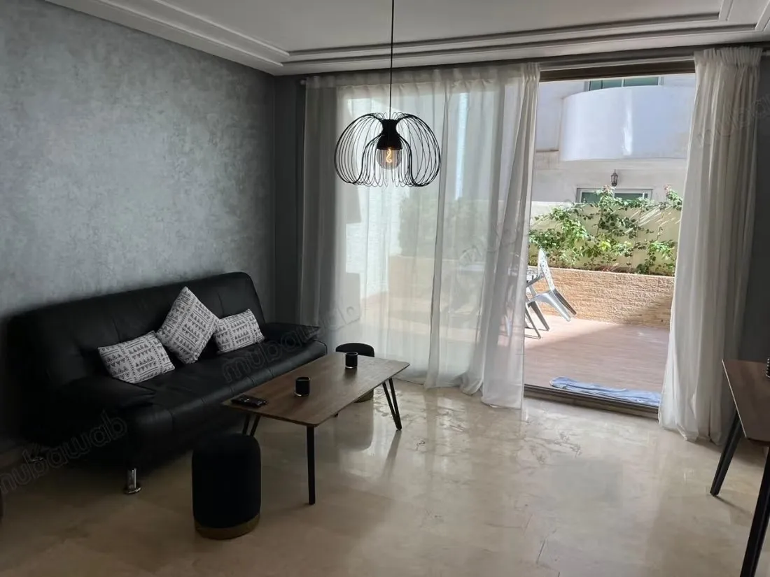 Location studio vide avec terrasse a racine - الدار البيضاء