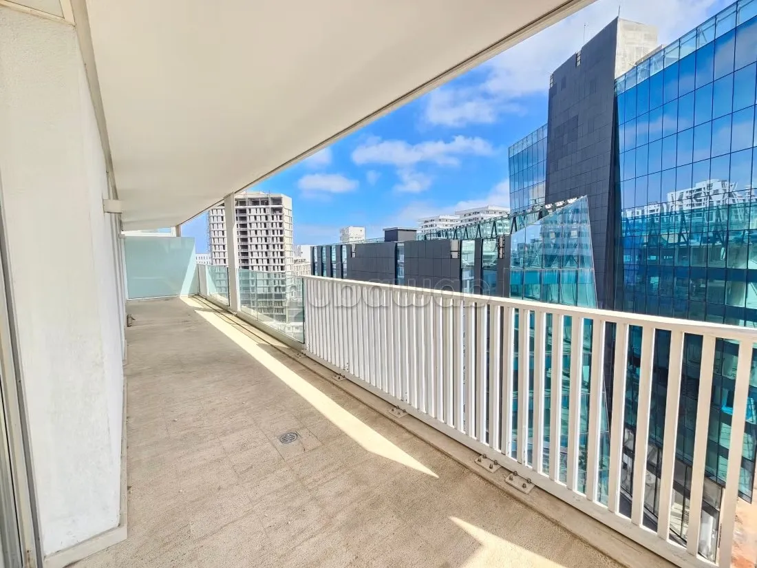 Joli appartement avec terrasse et vue dégagée - الدار البيضاء