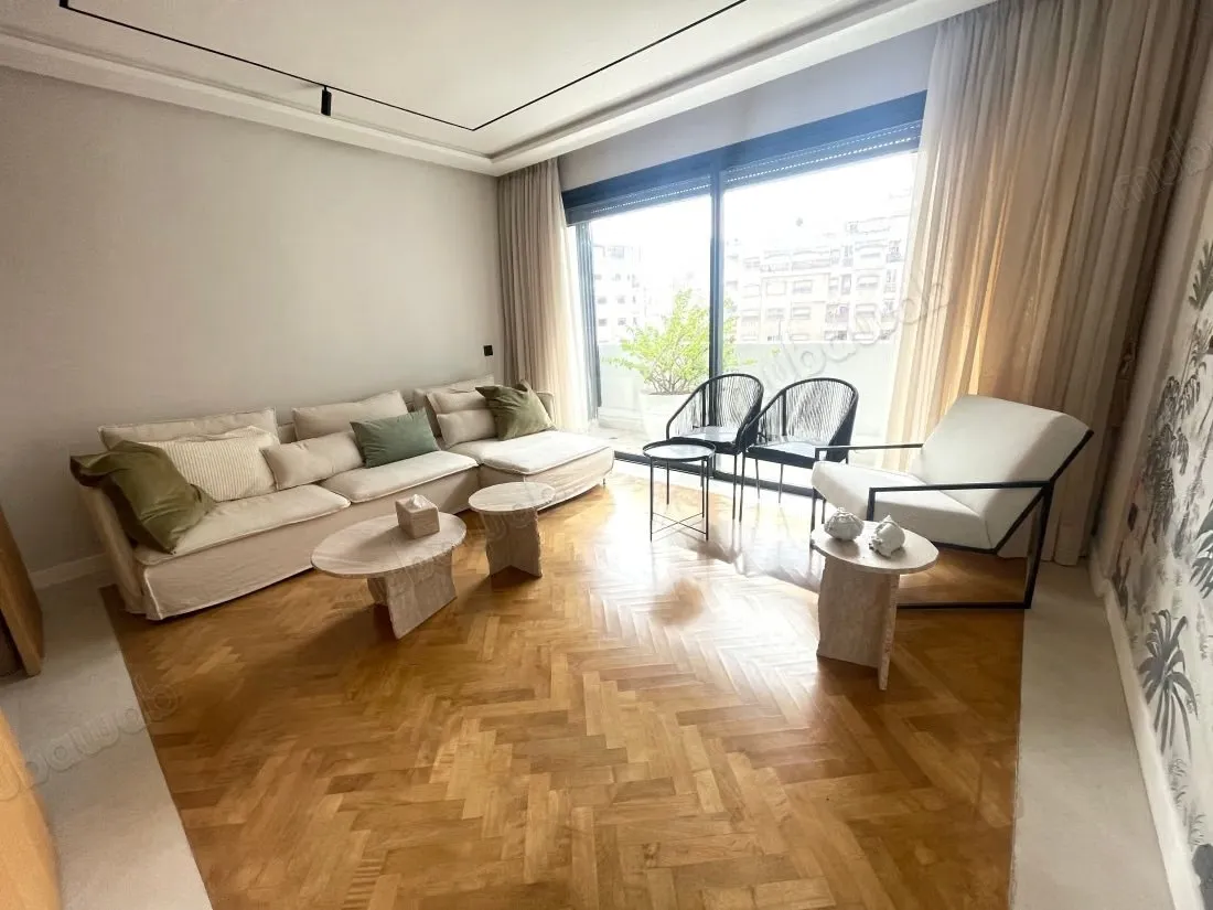 Très beau studio moderne et meublé avec goût et bien ensolei... - الدار البيضاء