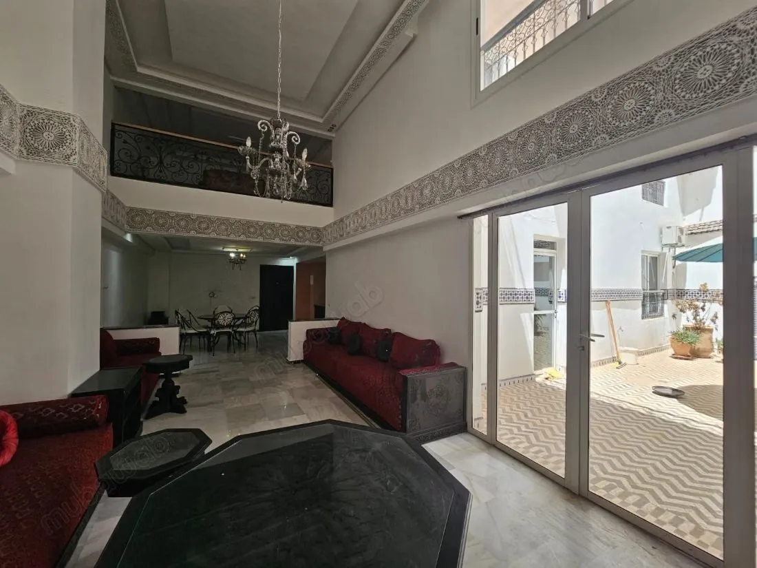 Duplex à louer Guéliz 
Av. Hassan II - مراكش