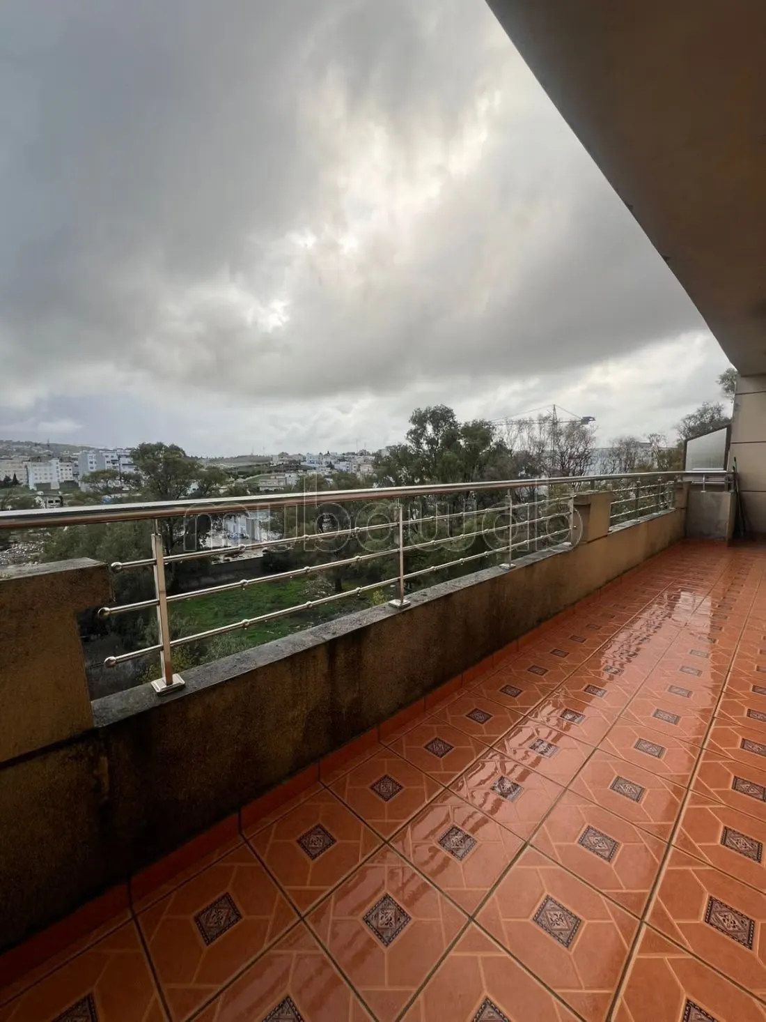 Appartement avec Terrasse à louer à Moujahidin - طنجة (2)