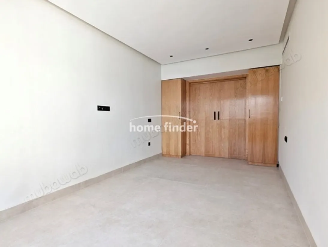 Appartement à louer sur Racine 
170 m² - الدار البيضاء (3)