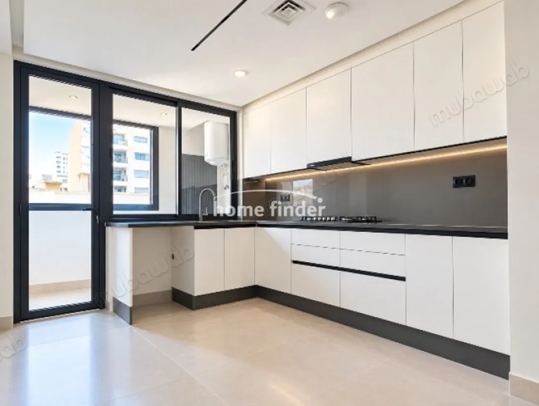Appartement à louer sur Racine 
170 m² - الدار البيضاء (2)