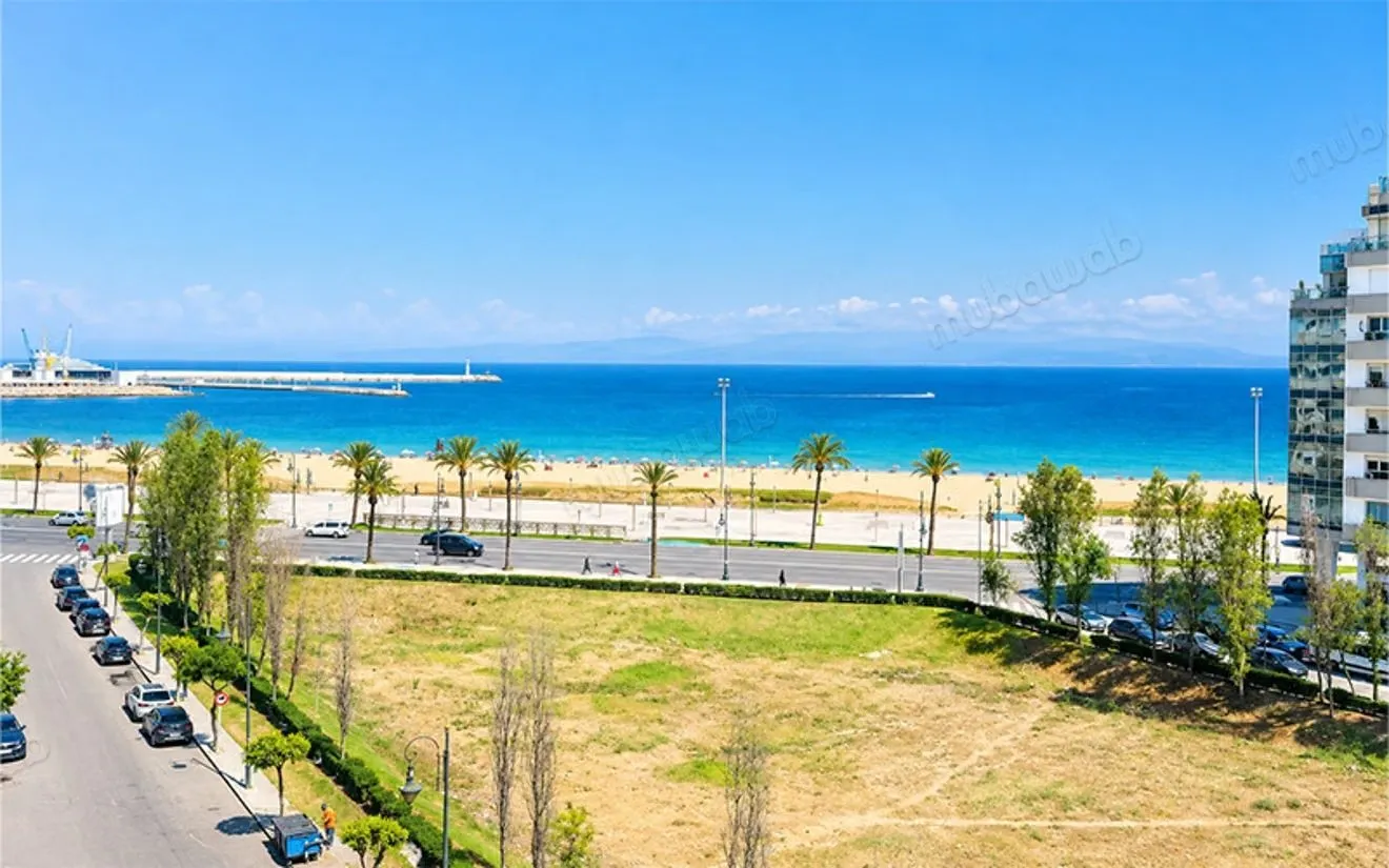Appartement de Luxe Meublé avec Vue Mer - طنجة
