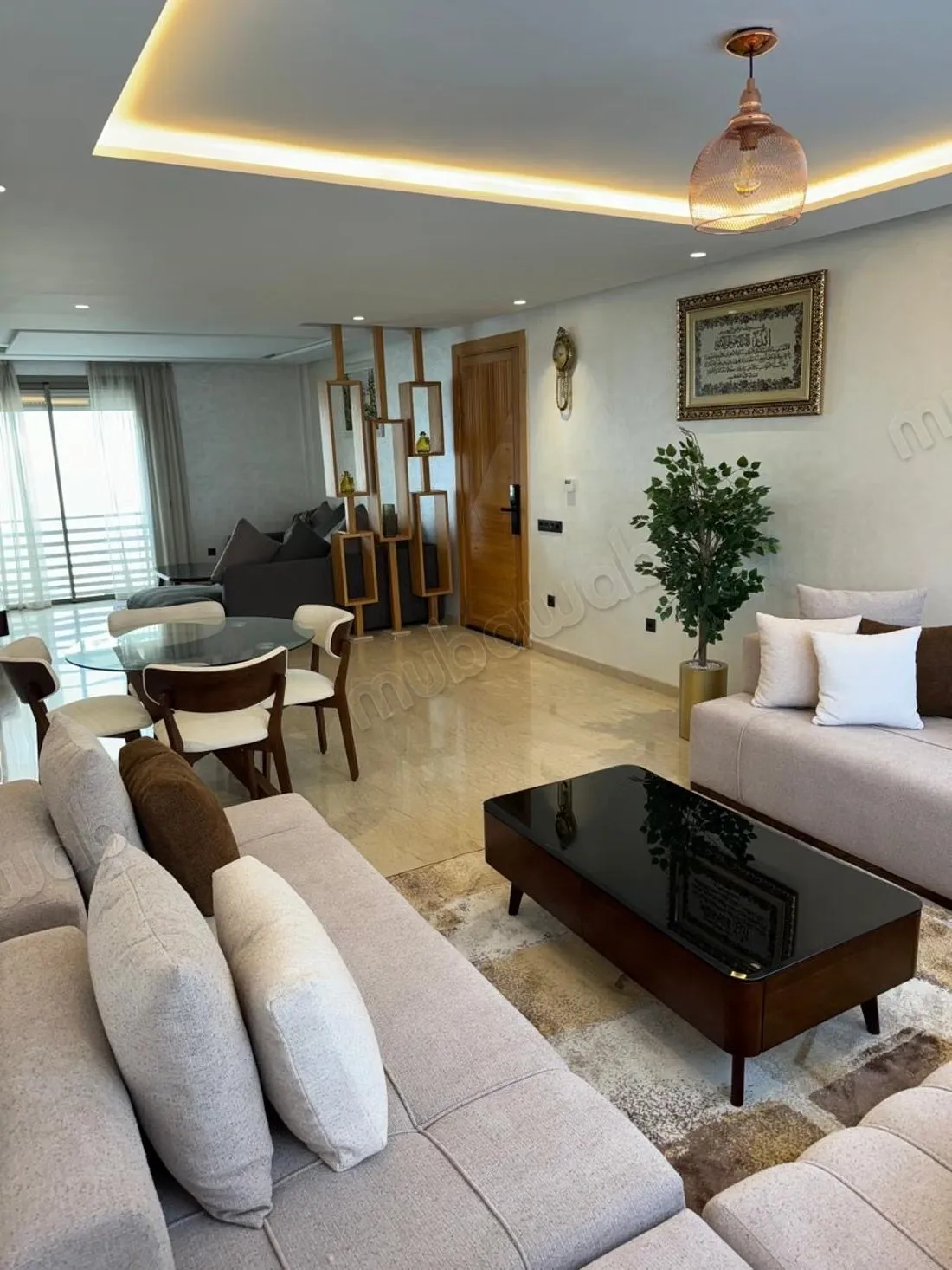 Louez cet appartement à Oasis. 
Surface totale 120 m². 
Meub... - الدار البيضاء