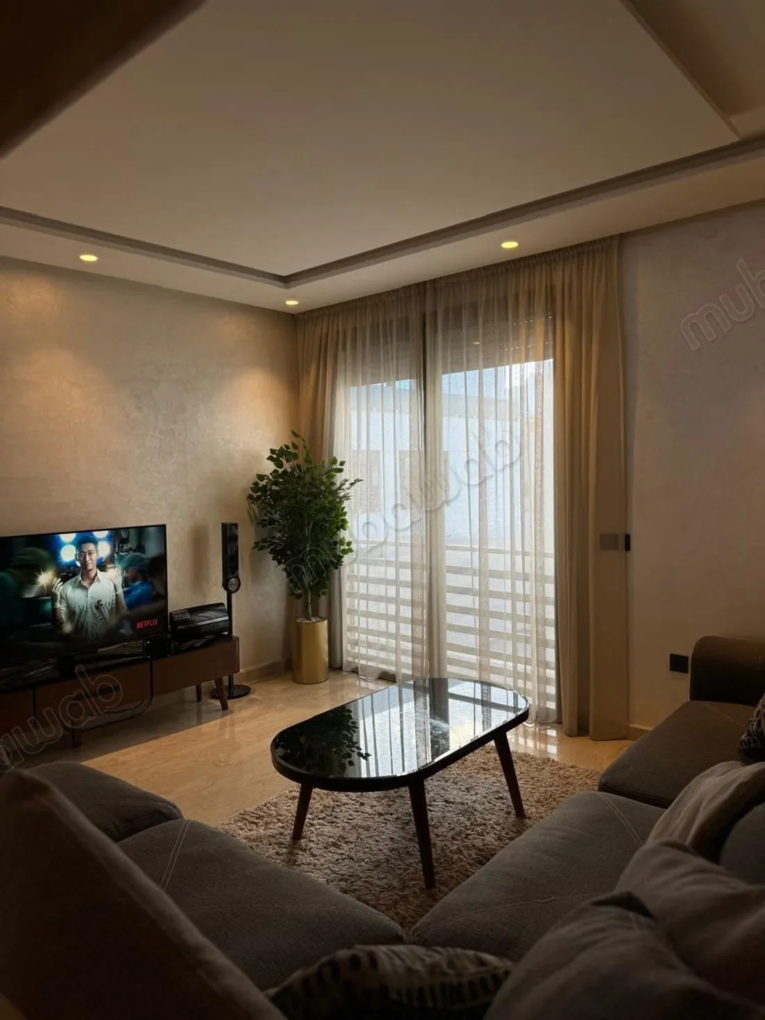 Louez cet appartement à Oasis. 
Surface totale 120 m². 
Meub... - الدار البيضاء (2)