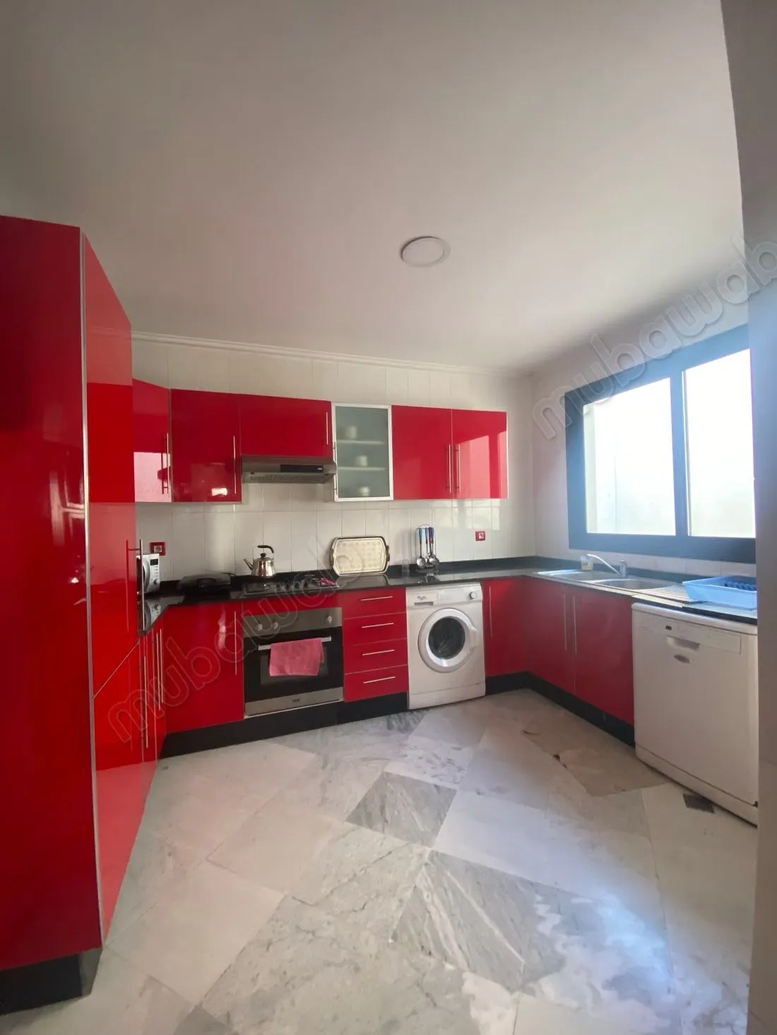 Location d'un appartement à Champ de course.
Surface de 126... - فاس