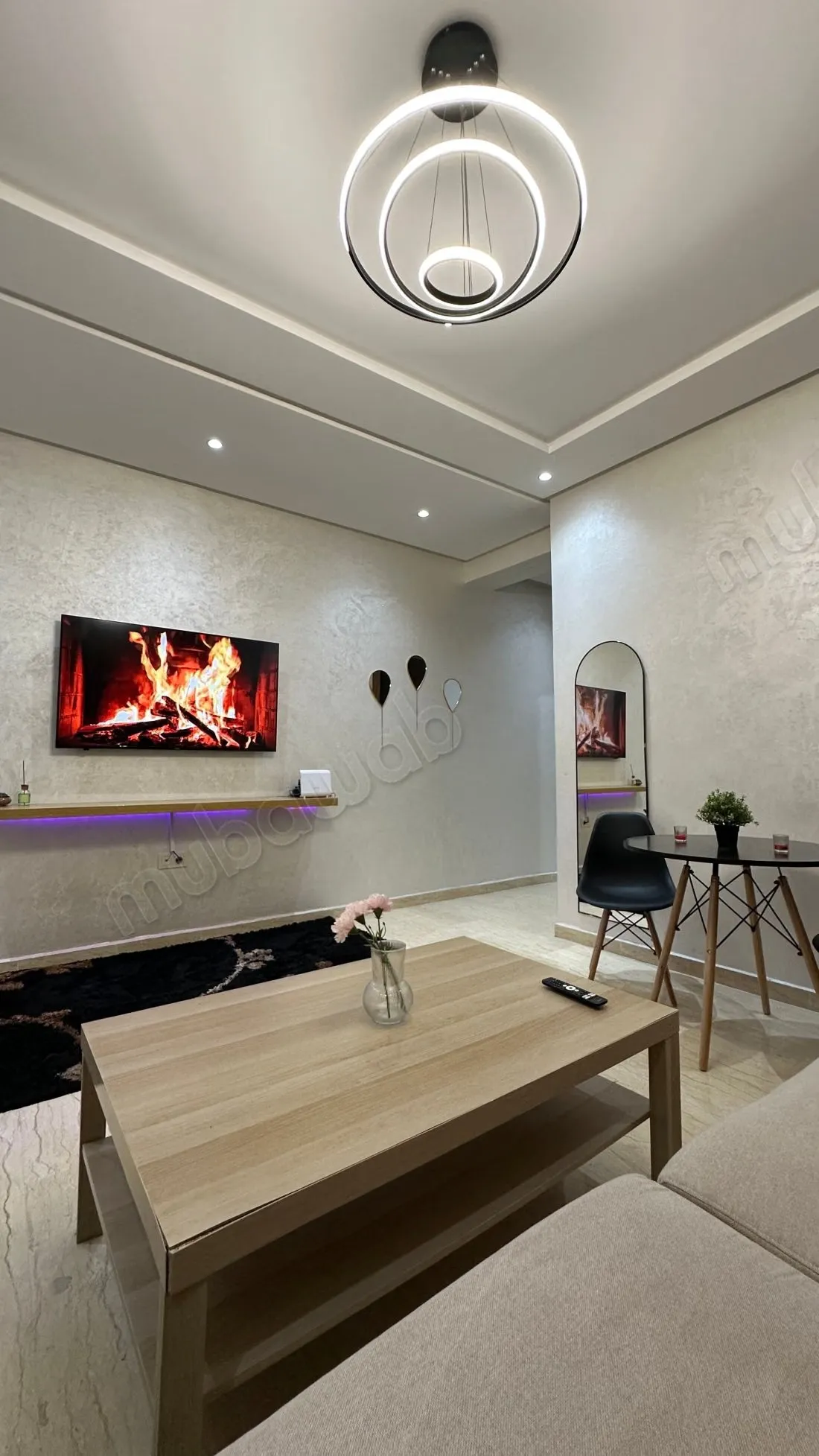 Appartements à louer à Aïn Sebaâ. 
3 grandes pièces. 
Servic... - الدار البيضاء