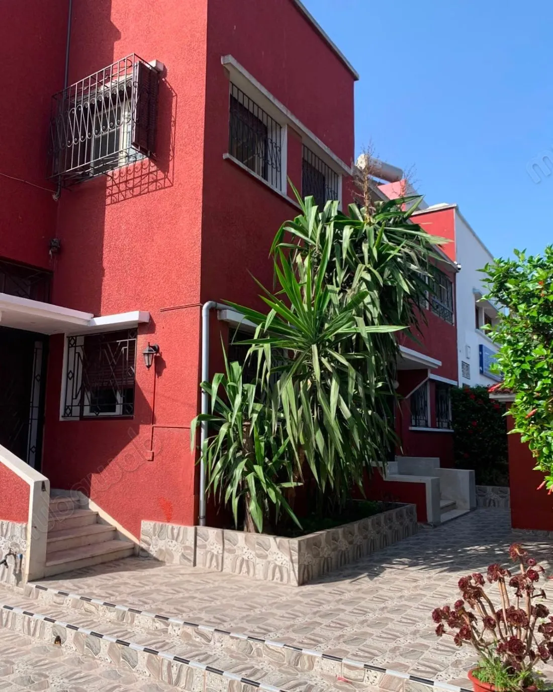 Villa 2 étages avec jardin - الجديدة