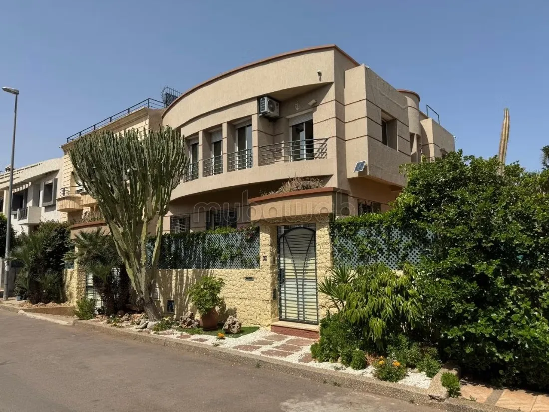 A vendre Villa de 375m² de terrain Laymoune Casa - الدار البيضاء